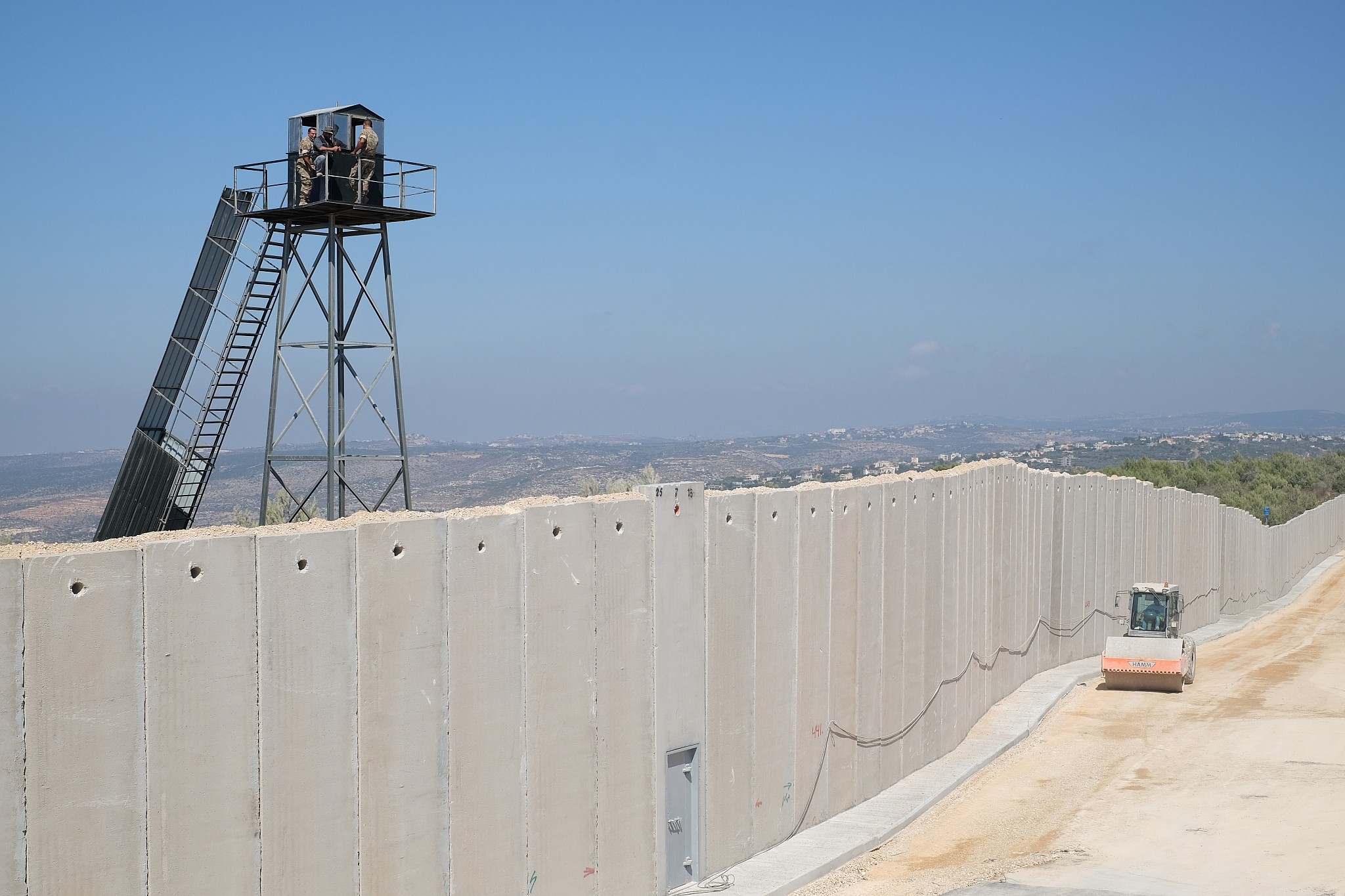 Wall border with Israel3