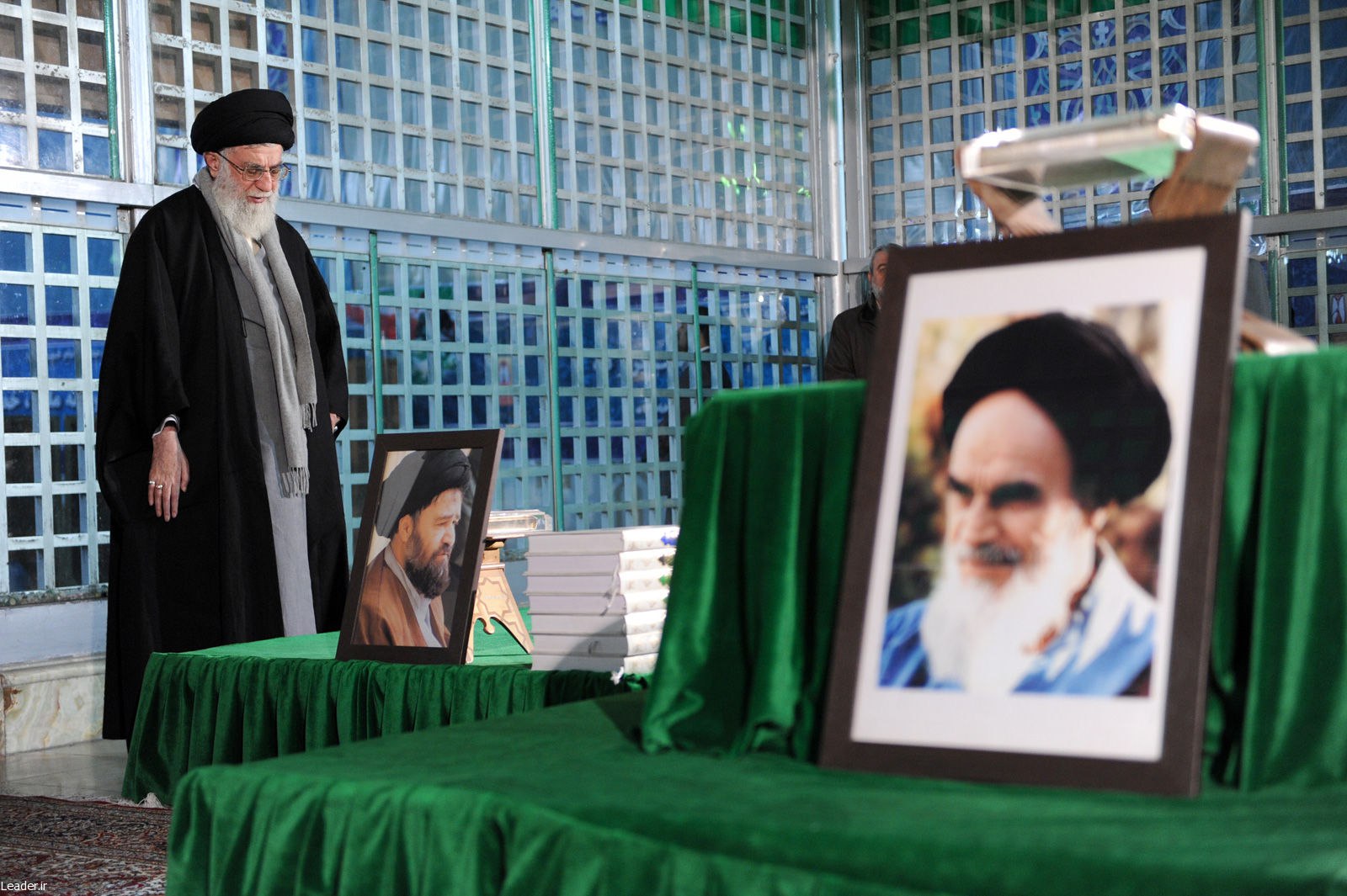 Khomeini Khamenei2
