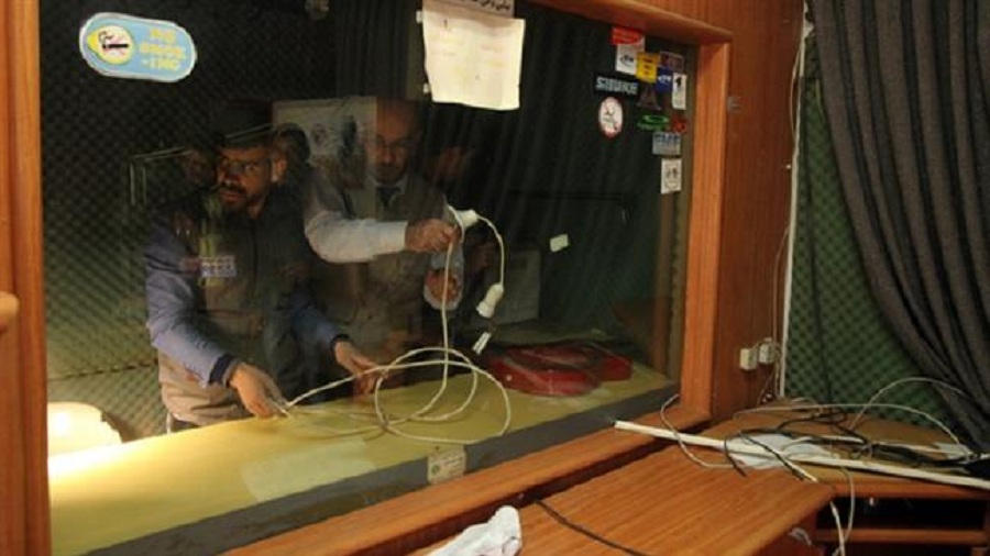 Israeli soldiers raided the offices of a local Palestinian radio station in Hebron al Khalil on 21 November 2015