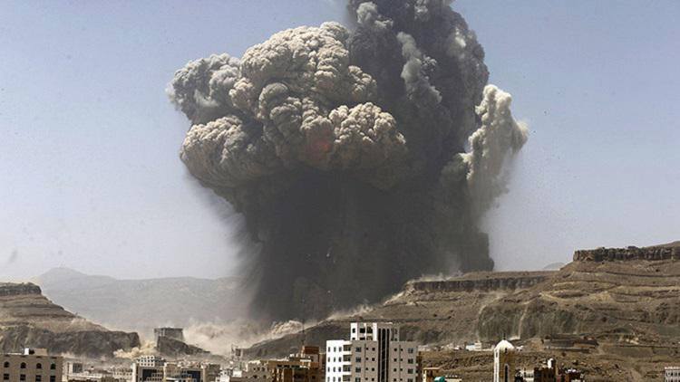 Саудовская авиация несколько часов бомбила Сану