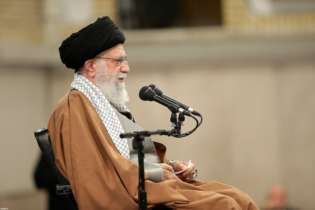 Обратить угрозы в возможности: аятолла Хаменеи о заговоре врагов, иранском народе и Басидж