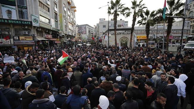 Палестинцы протестуют против жестоких методов местной полиции