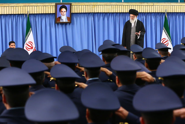 Сейид Али Хаменеи: «Нам не за что благодарить Большого Шайтана»