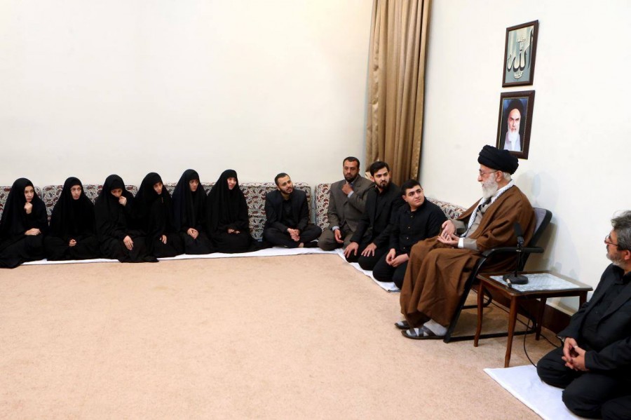 Верховный лидер Ирана встретился с семьей мученика Бадр ад-Дина