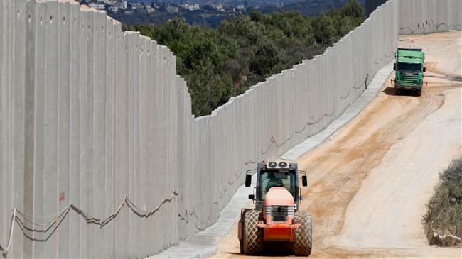Израиль построил часть стены на границе с Ливаном