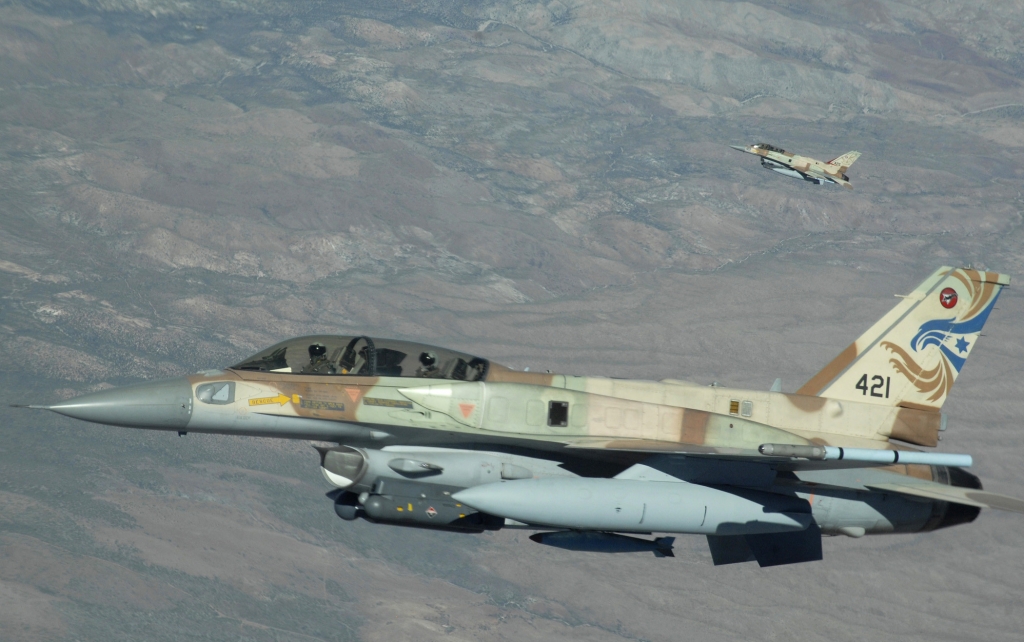 Израиль признался, что незаконно бомбит Сирию