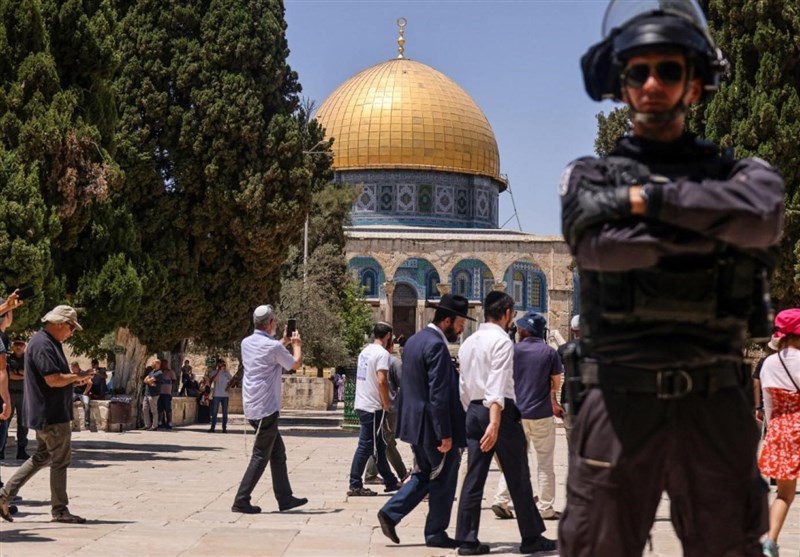 Штурм Аль-Аксы: сионисты выдавливают палестинцев из Мечети в месяц Рамадан