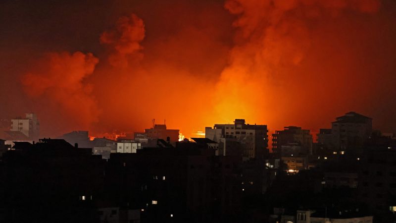 Начало наземной операции: Газе отключили Интернет и телефонную связь